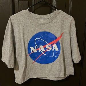 Gray cropped shirt size L (good condition)